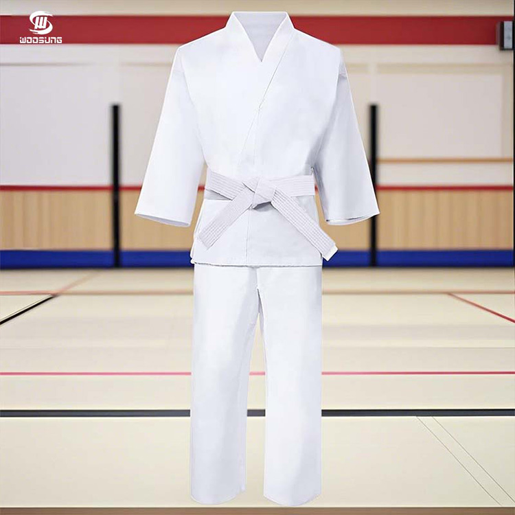 Uniforme de karaté super léger